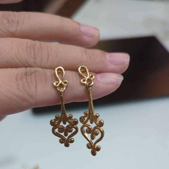 vintage style earrings - Picture 3 of 13